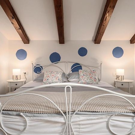 Relax In 2 Bedroom App In Old Town W/Ac And Wifi Rovigno Esterno foto
