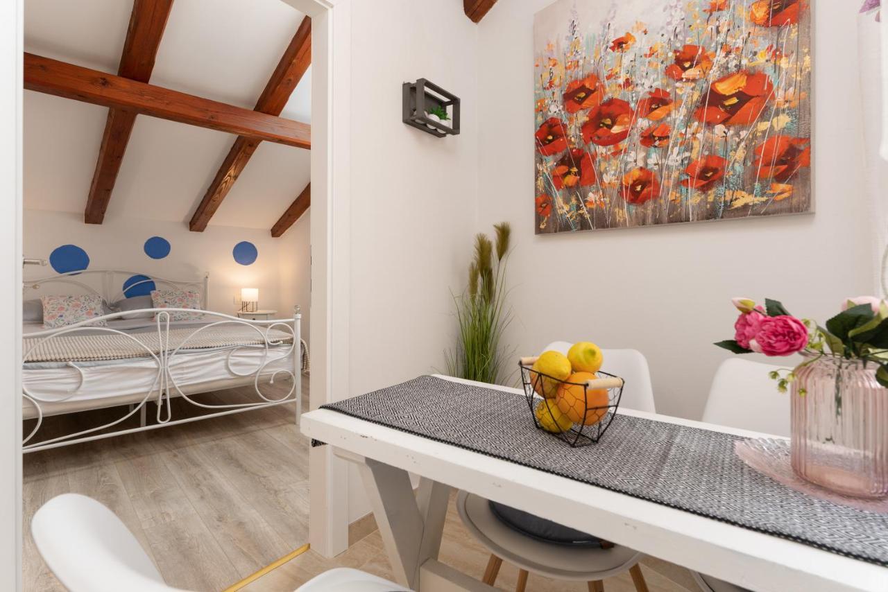 Relax In 2 Bedroom App In Old Town W/Ac And Wifi Rovigno Esterno foto