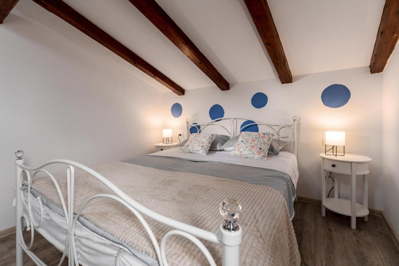 Relax In 2 Bedroom App In Old Town W/Ac And Wifi Rovigno Esterno foto