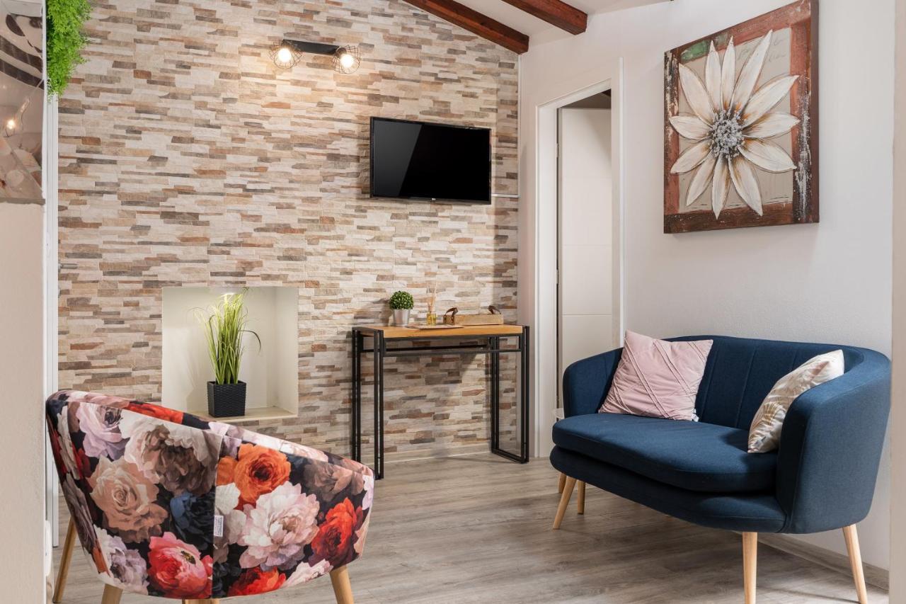 Relax In 2 Bedroom App In Old Town W/Ac And Wifi Rovigno Esterno foto