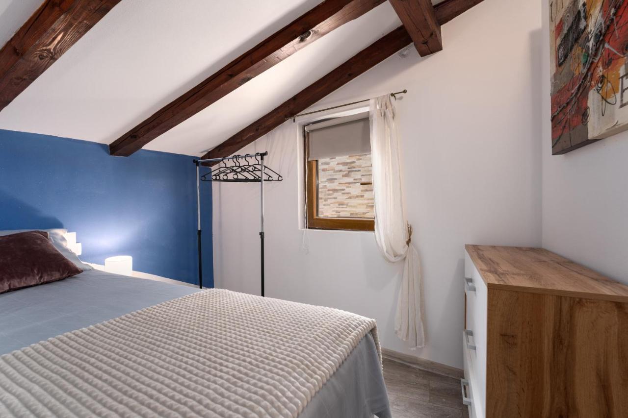 Relax In 2 Bedroom App In Old Town W/Ac And Wifi Rovigno Esterno foto